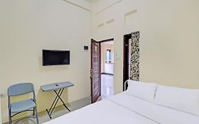 Oyo 91864 Holistic Stay Jimbaran Hotel 2*